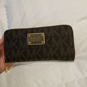 Michael kors wallet
